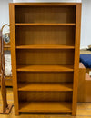 Librero organizador de madera de Encino en sala