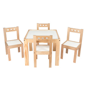 Mesa y cuatro sillas infantiles barnizadas