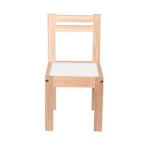 Vista frontal de silla para niños de madera