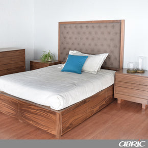 Cama elegante Nogal con cabecera capitoneada en dormitorio moderno