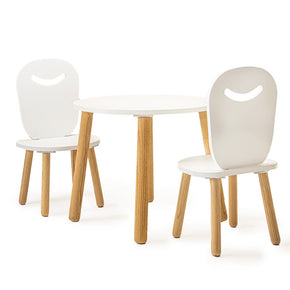 Mesa circular de madera con dos sillas infantiles